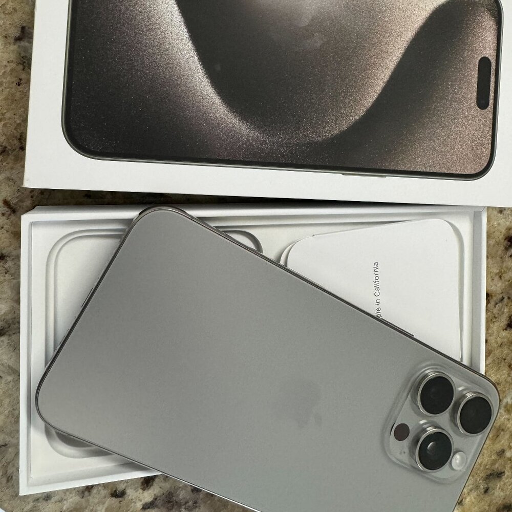 iPhone 15 pro max natural titanium 256 GB